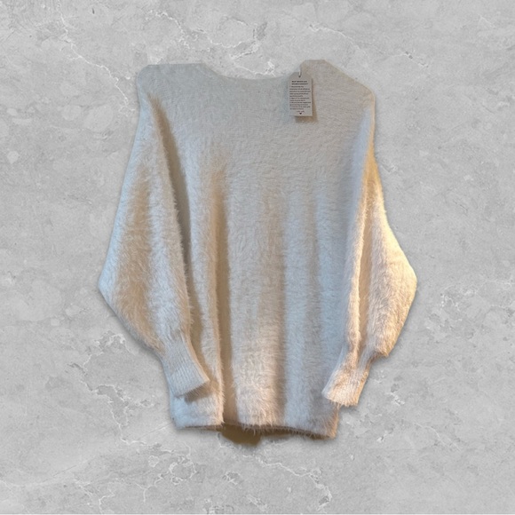 NWT White Fuzzy Sweater size Small - Picture 2 of 6